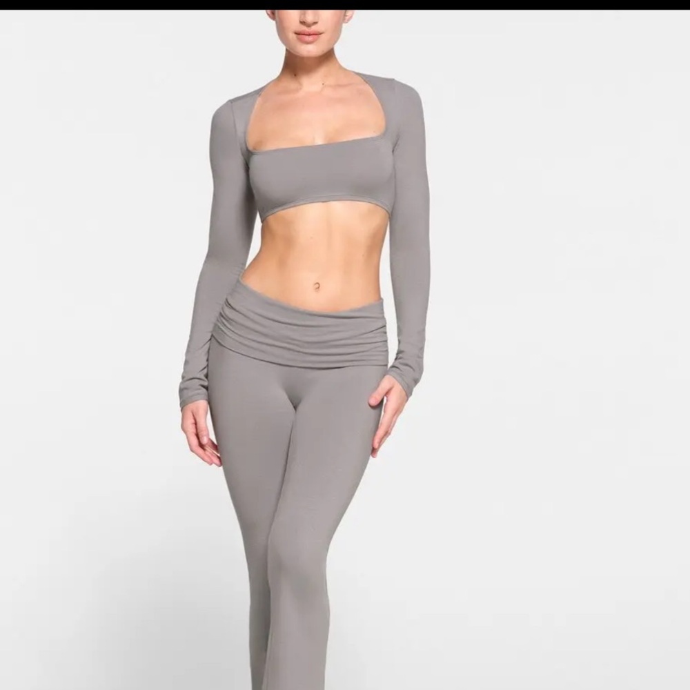 SKIMS Pacific Gray Cropped Long Sleeve Top. Size 4x